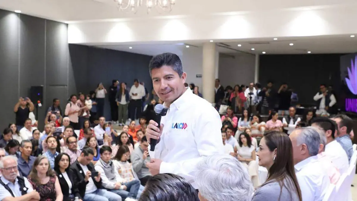 Eduardo Rivera Pérez sotutvo un encuentro con estudiantes de la Ibero Puebla